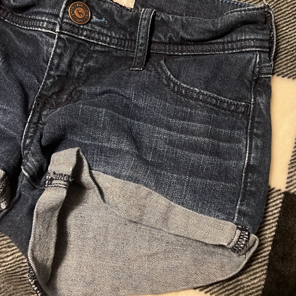 Hollister short shorts size 00 (23) dark wash - Picture 4 of 10